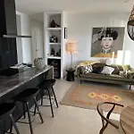 Renovated Aranja: With Big Balcony And Sea View Appartamento