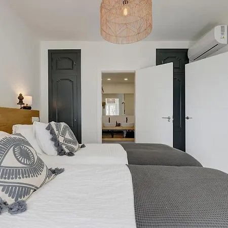 Apartment Renovated Aranja: With Big Balcony And Sea View