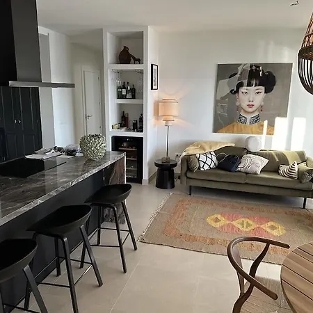 Renovated Aranja: With Big Balcony And Sea View Apartment